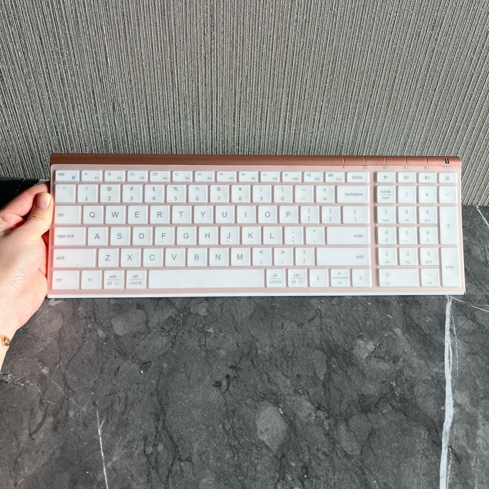 NEW iClever Wireless Keyboard for Mac